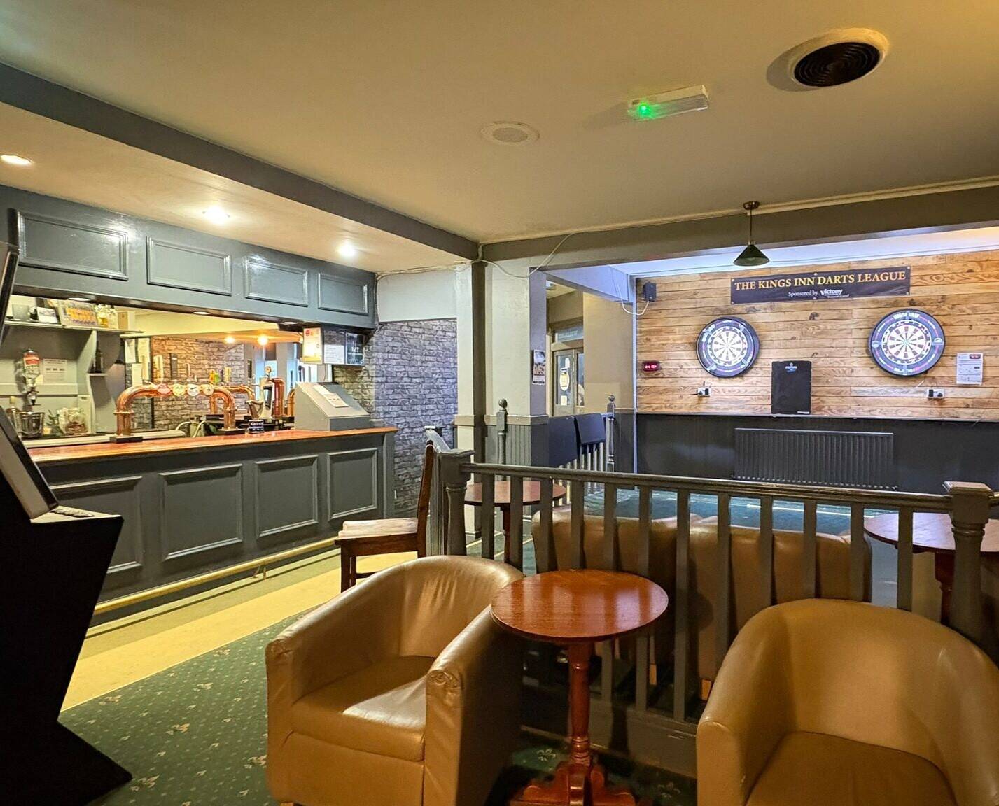 DERBYSHIRE - WET-LED RESIDENTIAL PUB WITH THREE LETTING BEDROOMS