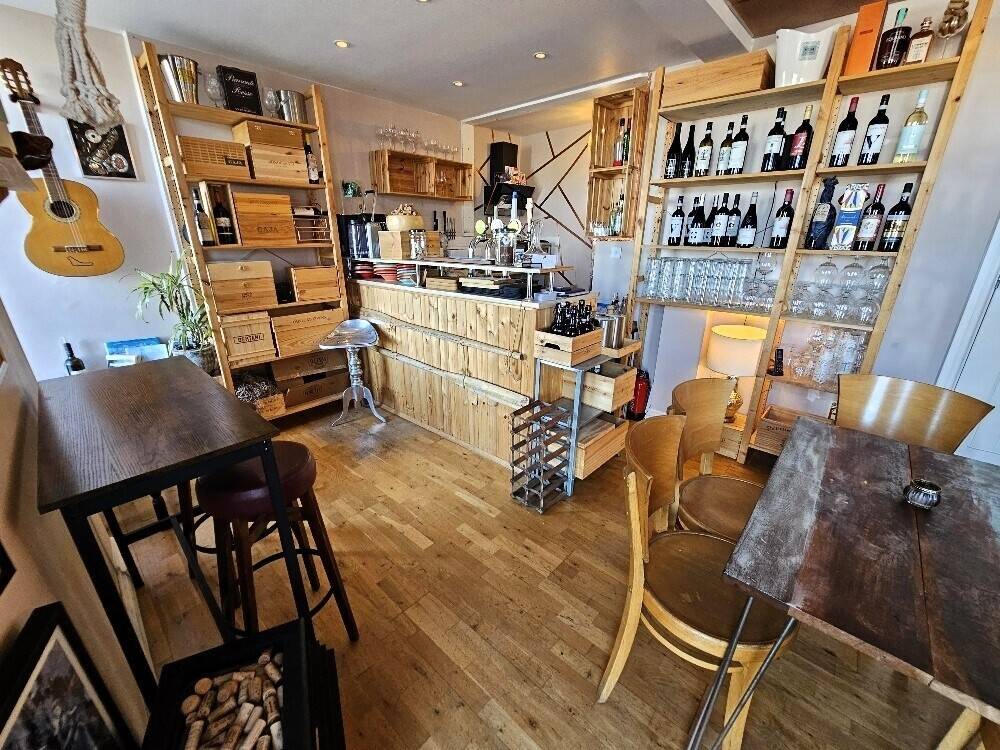 Easy To Run 20 Cover Wine & Tapas Bar With Stunning Panoramic Waterside Views Over Dartmouth