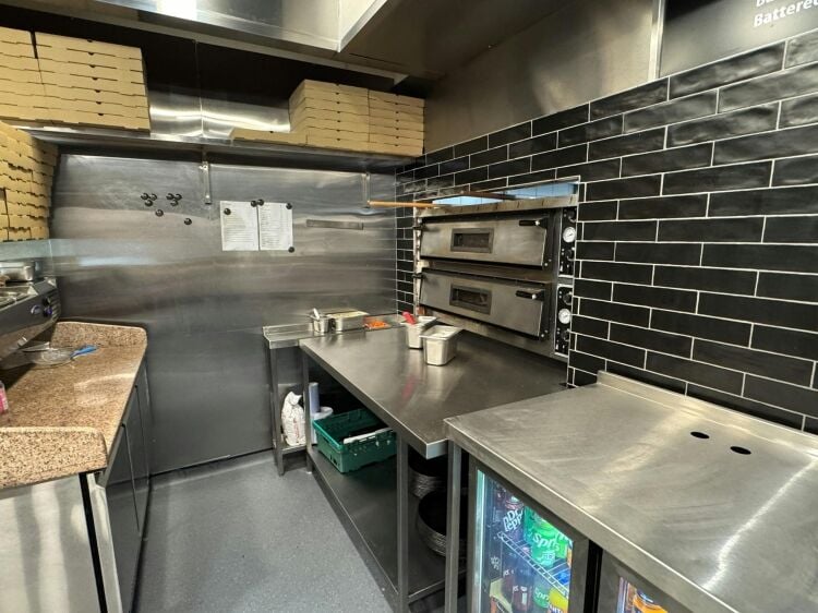 Fully Fitted Immaculate Fish & Chip Shop Takeaway