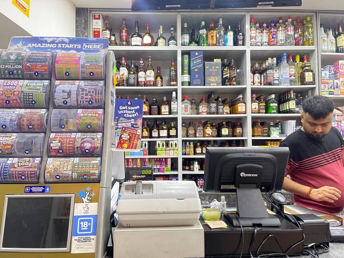 Off License for sale in Leicester