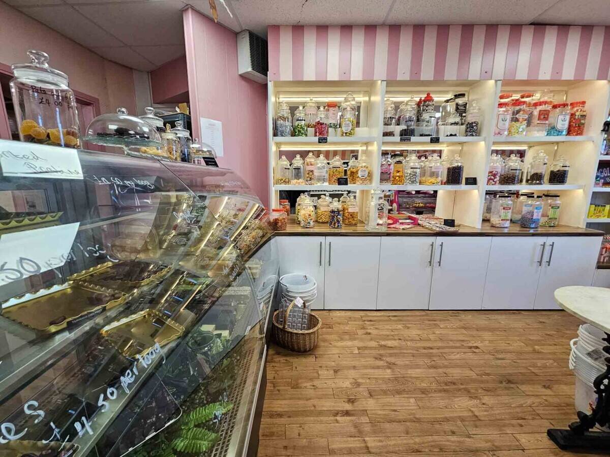 High-Footfall Confectionery Shop Opposite Brixham Harbour Photo 7