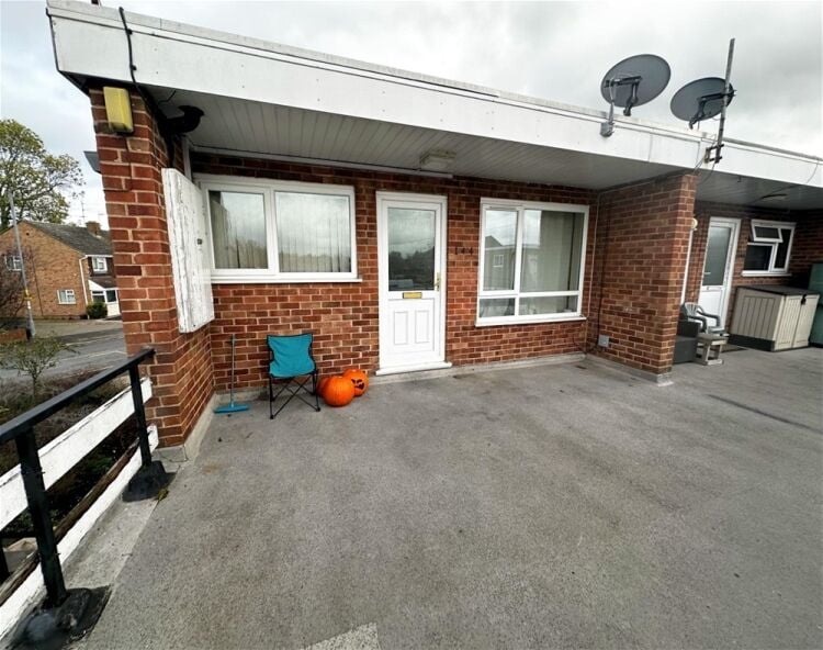 Refurbished corner fish & chip shop with let flat, Worcester
