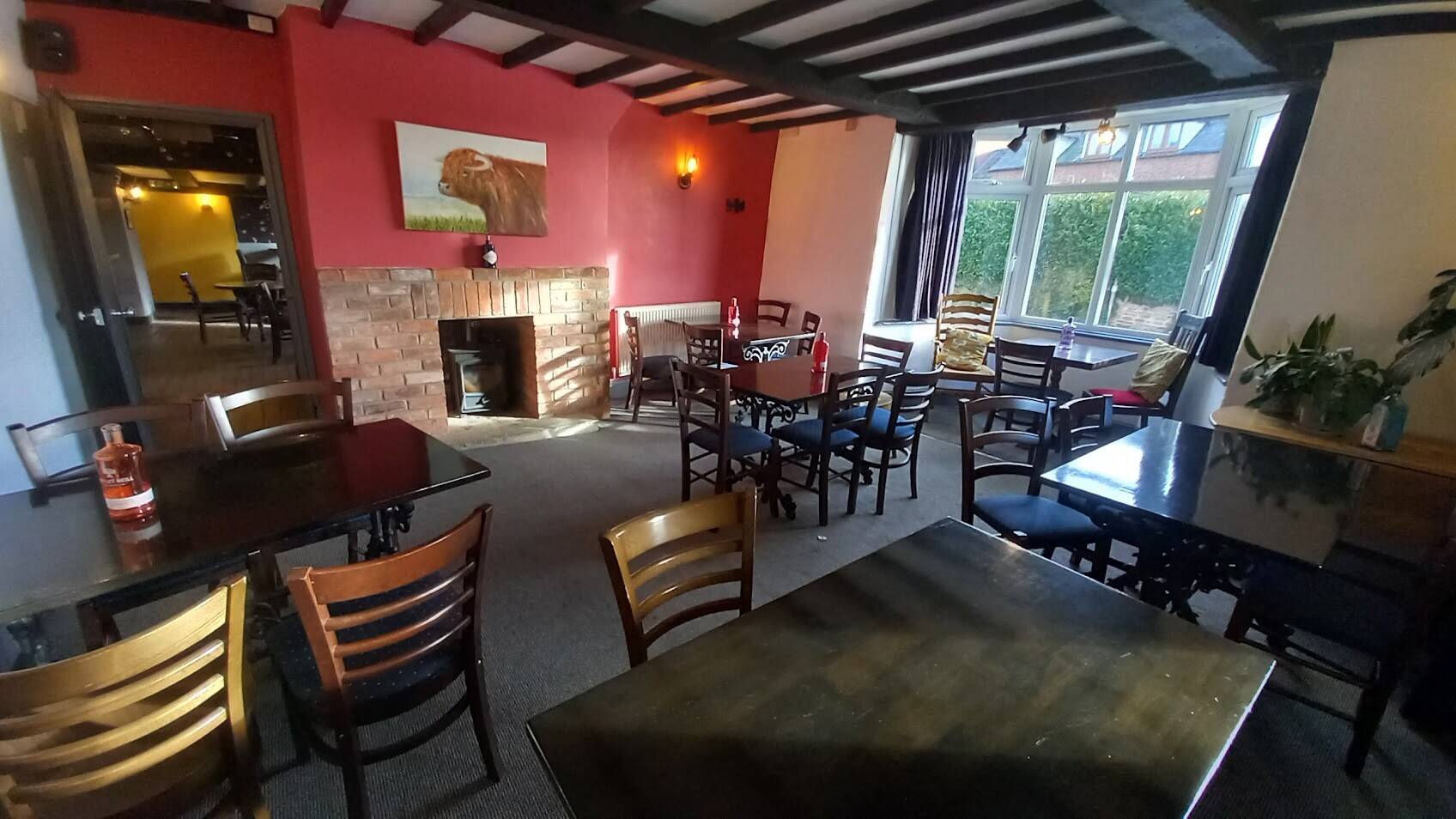 HEREFORDSHIRE - CHARACTER VILLAGE CENTRE PUBLIC HOUSE