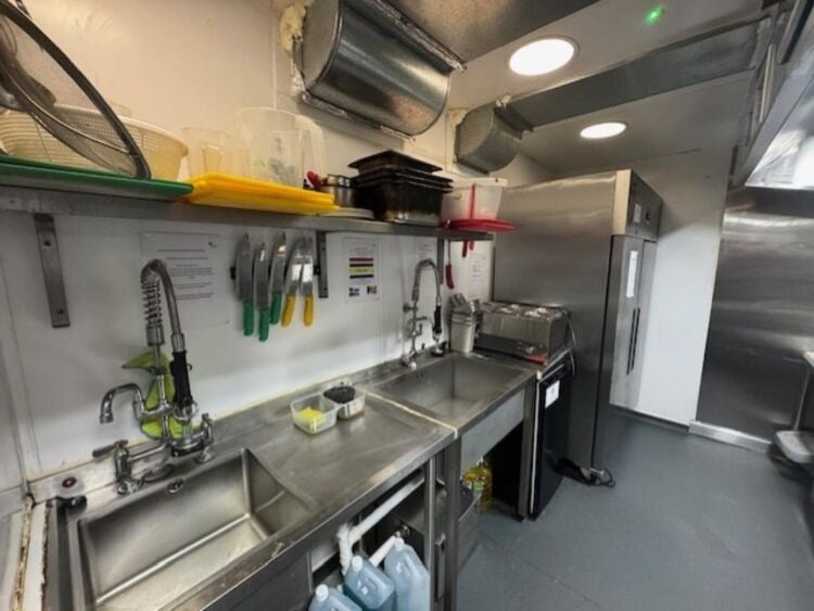 Leasehold Burger & Pizza Takeaway Located In Kingstanding, Birmingham Photo 7