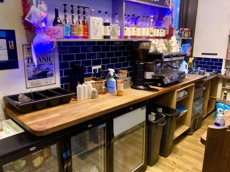 FREEHOLD LICENSED CAFÉ/COFFEE SHOP, 3 BEDROOM MAISONETTE, & 2 BEDROOM APARTMENT OFFERING INVESTMENT PROPERTY AND DEVELOPMENT OPPORTUNITY