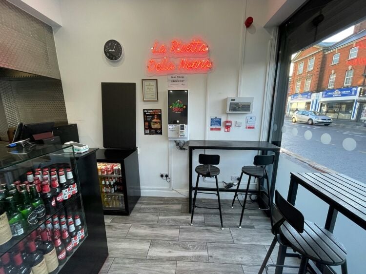 Superbly Presented Freehold Pizza Takeaway
