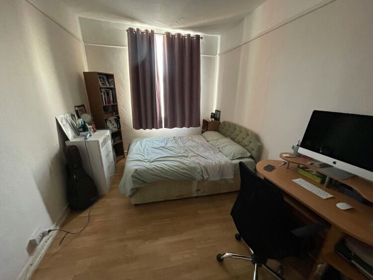 Takeaway & 4 Bedroom Accommodation