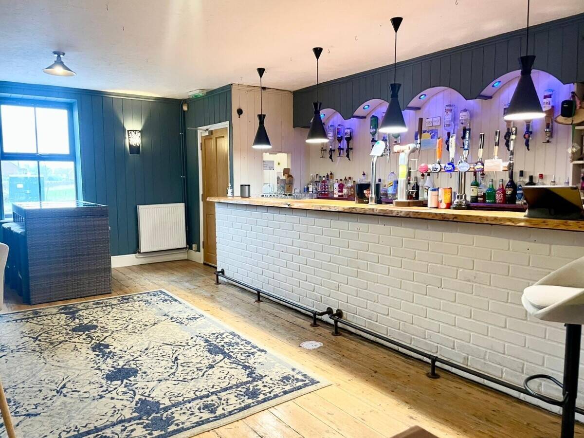 NORFOLK - 4 BEDROOM FOOD-LED PUB WITH LARGE BEER GARDEN AND CAR PARK Photo 7