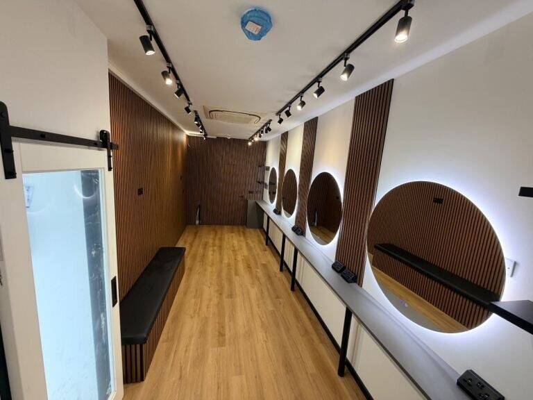 Brand New Barber Shop / Ladies’ Salon Space To Let – Acton W3 London Photo 7