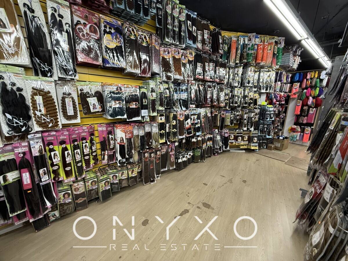 Retail Unit suitable for variety of uses in Reading Photo 5