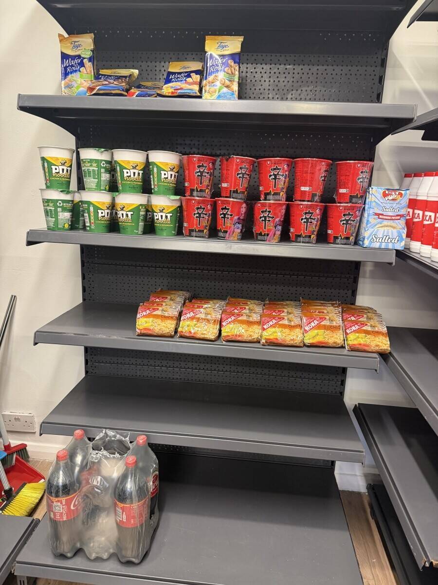 Off Licence & Grocery Shop for Sale – Bounds Green in a prime location