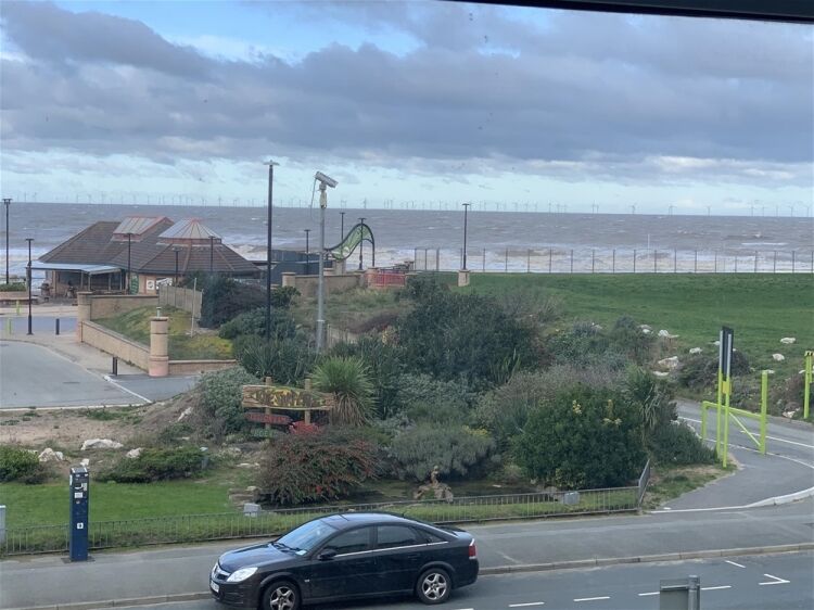 FREEHOLD LUXURY SELF CATERING HOLIDAY APARTMENTS ON RHYL SEAFRONT Photo 7
