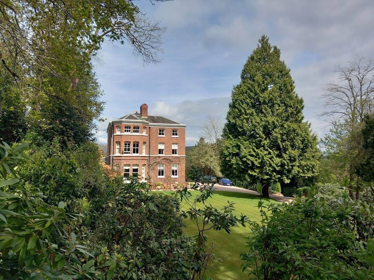 WORCESTERSHIRE - EDGE OF RIVERSIDE TOWN COUNTRY HOUSE HOTEL