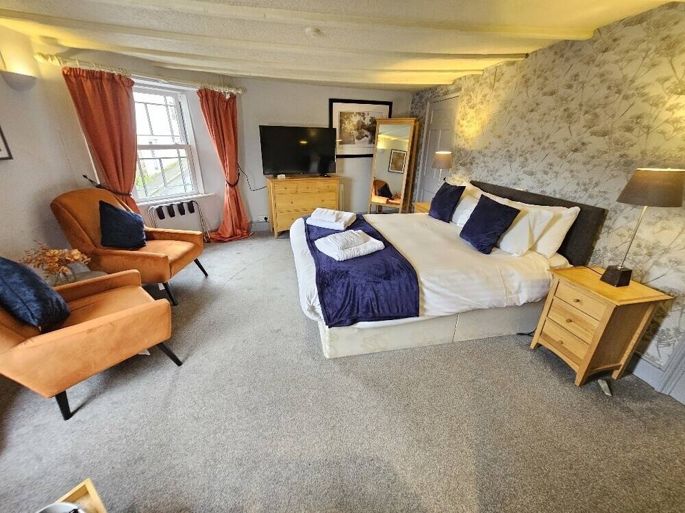 Profitable High Turnover Character Cornish Inn With 6 Letting Rooms & A 2 Bedroom Cottage