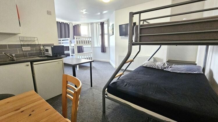 Imposing Freehold Hotel on Elevated Site with Town and Sea Views Photo 7