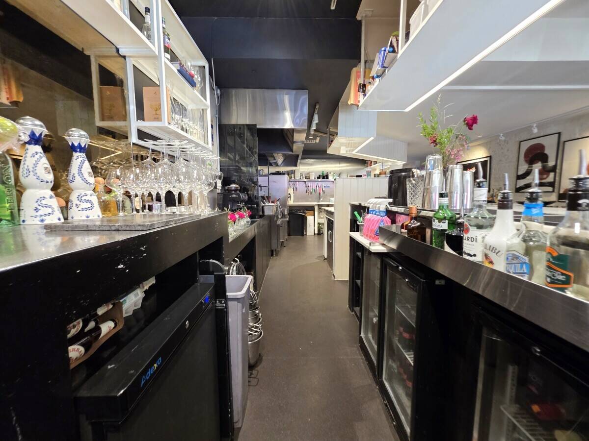 RESTAURANT & BAR