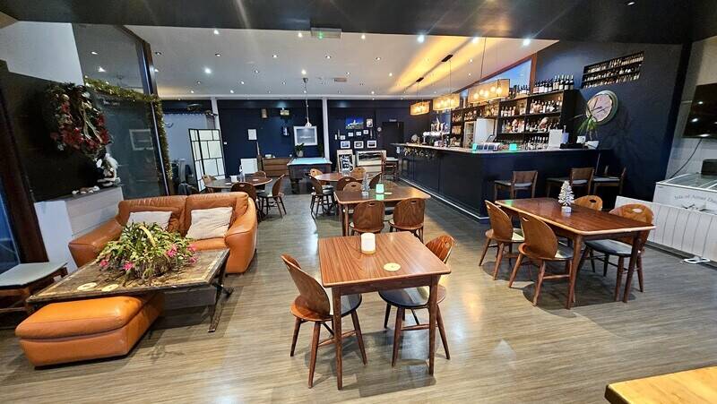 Seafront bistro and bar on the Isle of Arran with spectacular beach front location and views. Photo 7