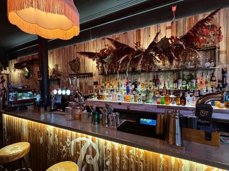 50 Cover Late Night Bar & Restaurant Photo 7