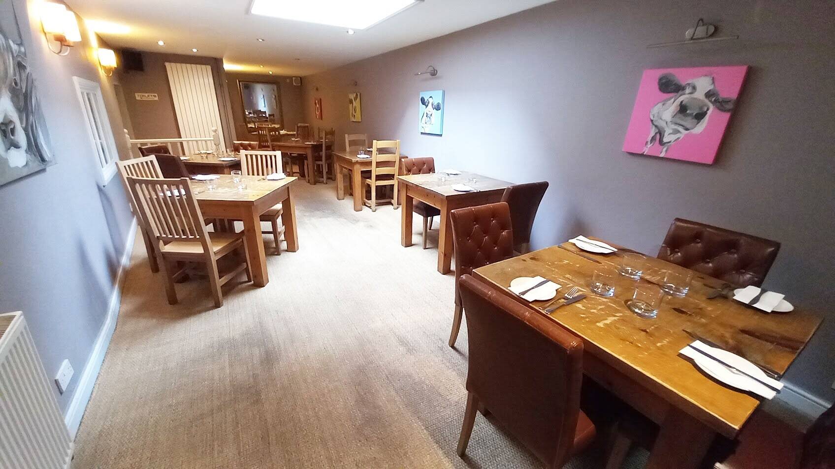 NORTHEAST COTSWOLDS (NEAR CIRENCESTER) - VILLAGE PUB & RESTAURANT Photo 7