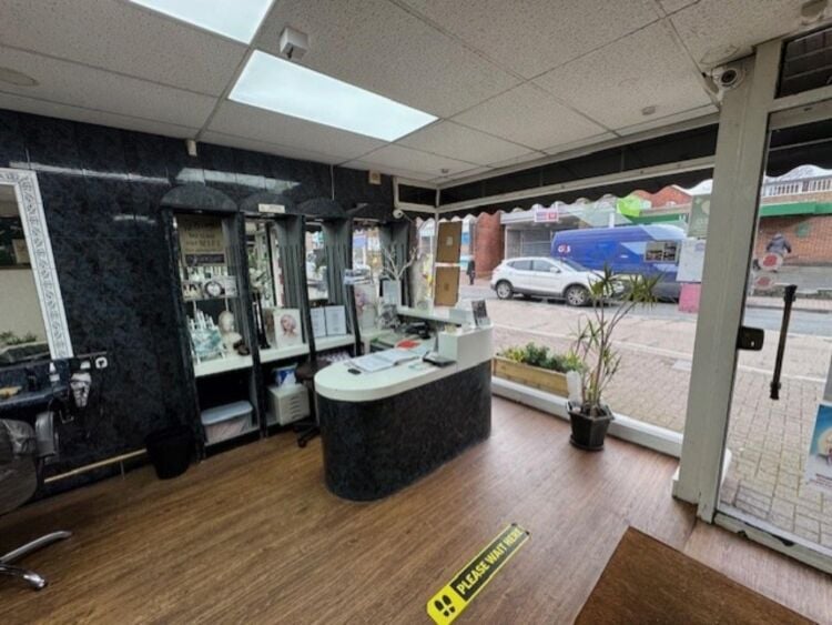 Leasehold Unisex Hair Salon Located In Kingswinford