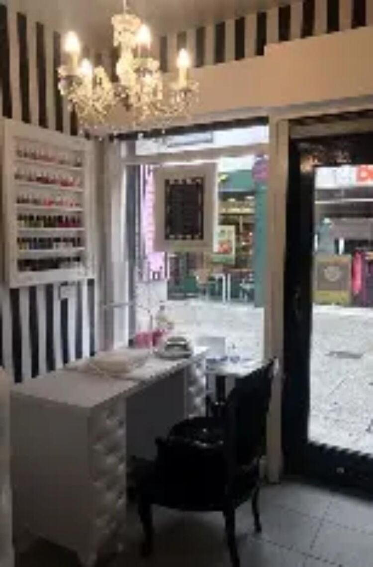 Established Leasehold Beauty Salon Located In St Austell Photo 7