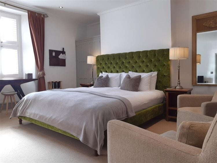 9 Bedroom Boutique Hotel situated in Dartmouth For Sale in Dartmouth