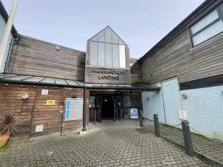 Stunning Waterfront Restaurant in the Heart of Salcombe For Sale in Salcombe
