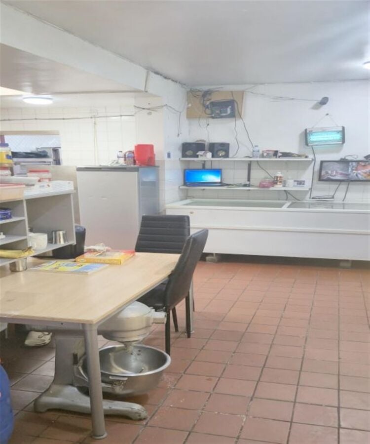 Freehold fish & chip shop with flat, central Gainsborough