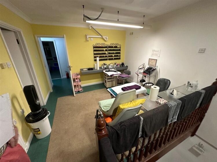 LEASEHOLD HAIR/BEAUTY & NAIL SALON