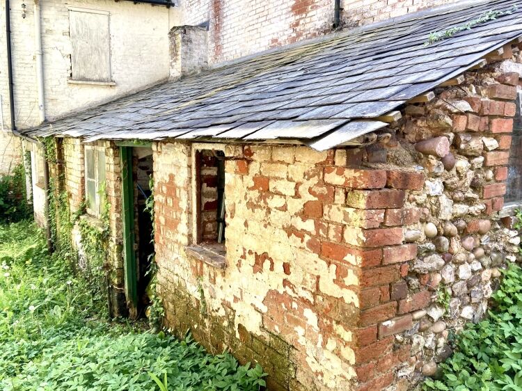 FREEHOLD INVESTMENT/DEVELOPMENT OPPORTUNITY