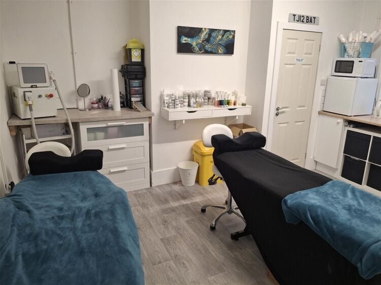 Beauty, Therapy & Tanning For Sale in Birkenshaw