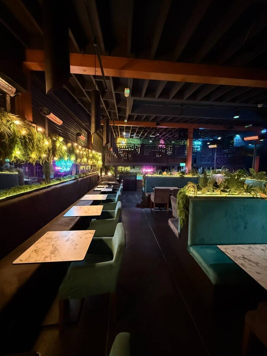 American smoke house and pan Asian restaurant / shisha lounge in turnpike lane Photo 8