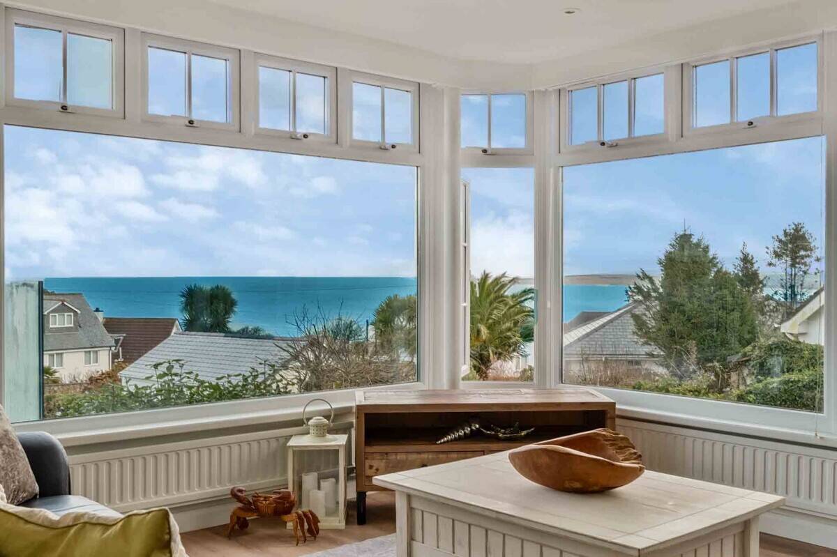 A beautifully presented detached 9-bedroom en-suite guest house Photo 7