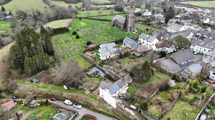 Auction Lot: Renovation-Ready 3-Bedroom Cottage plus Development Land For Sale in Newton Abbot Photo 7
