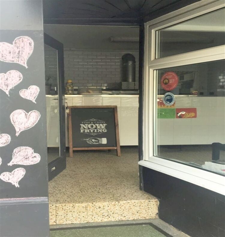 Unopposed village fish & chip shop, north-west of Leeds Photo 3