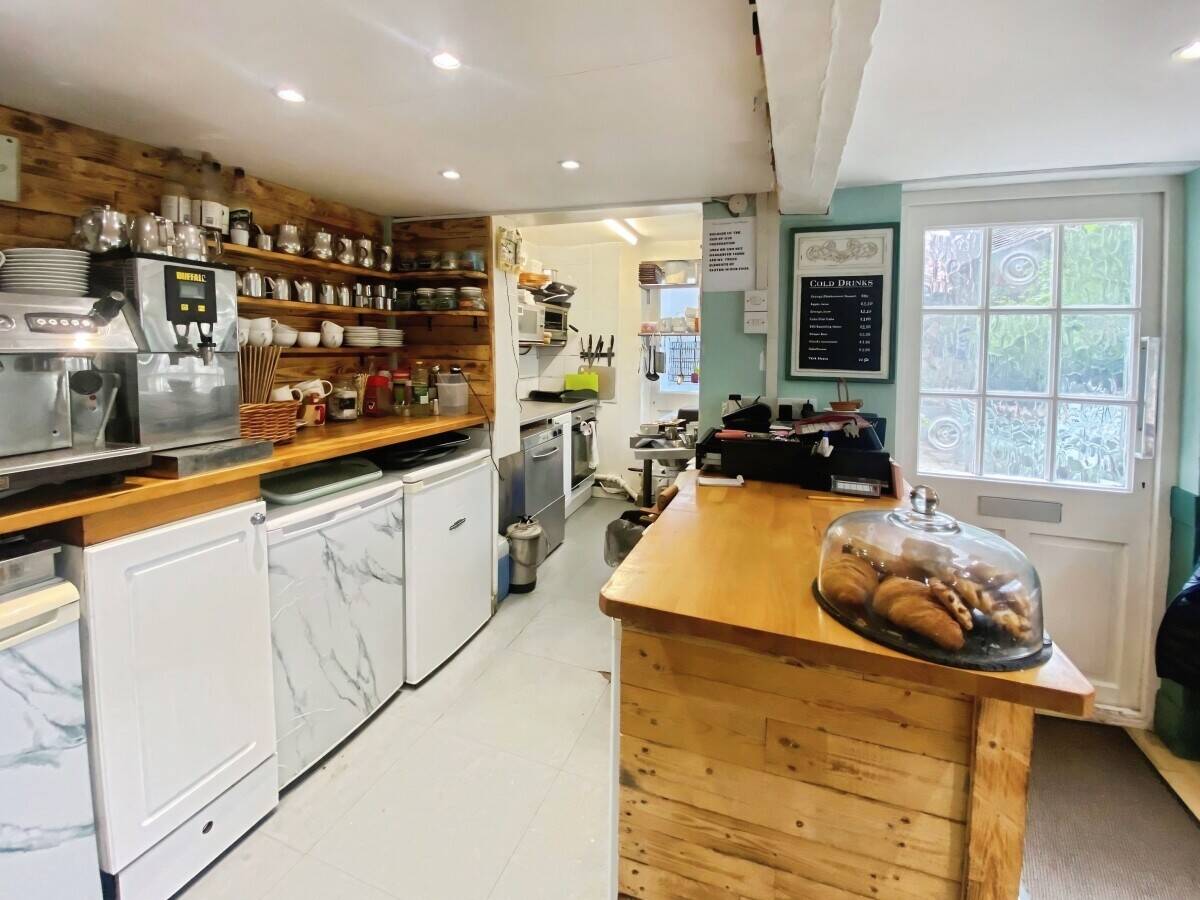 Café business For Sale – Indoor & Outdoor Seating – Low Rent – Alresford, Hampshire
