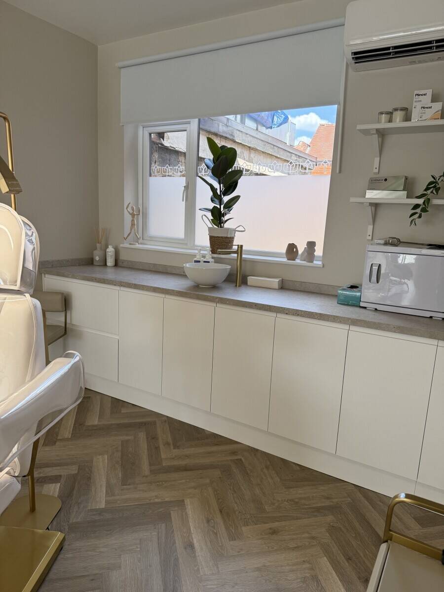 Turnkey Luxury Aesthetics Clinic &ndash; Beeston &ndash; Fully Refurbished &ndash; 550 sq ft reduced for quick sale