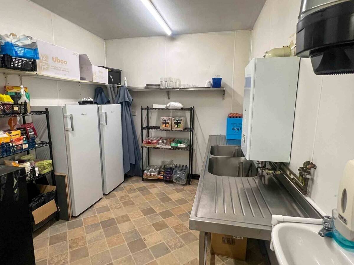 A successful Café with a 2 Bed Apartment Above in St Marychurch