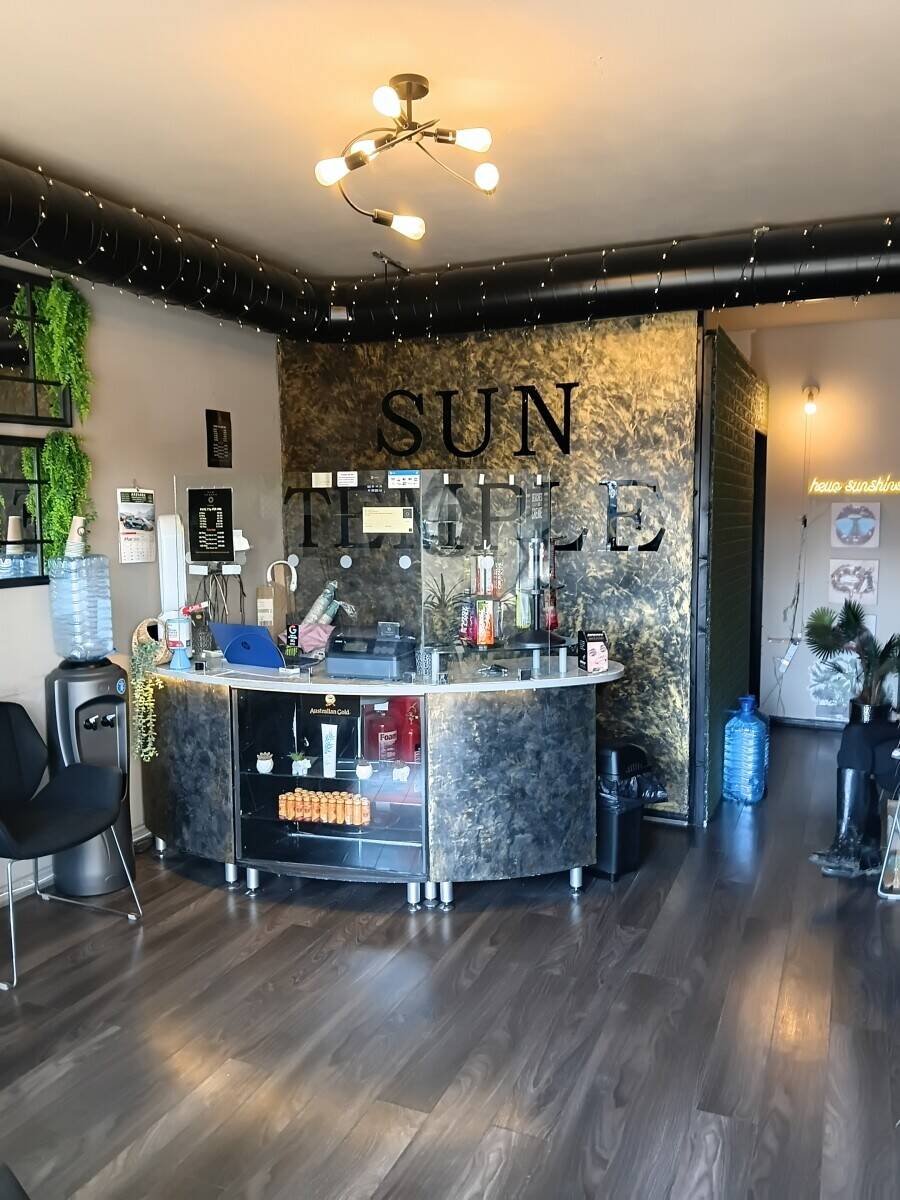 Long established popular Tanning and Beauty salon business for sale. Photo 7