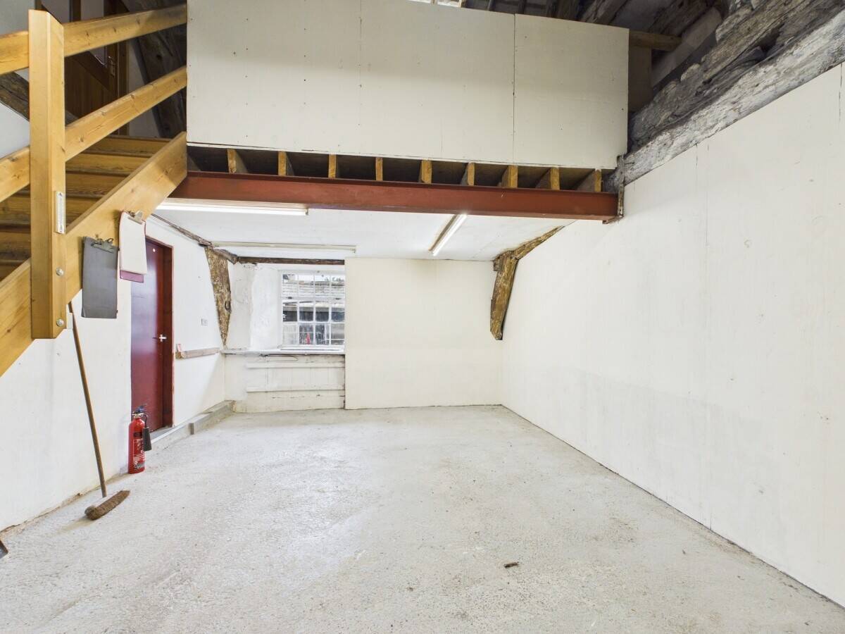 Leasehold, Versatile office and workshop Photo 7