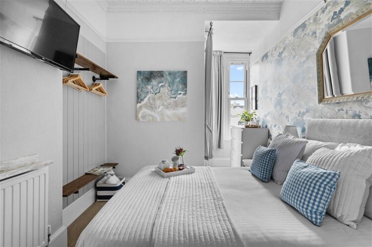 Immaculate Victorian Boutique Guesthouse set on the English Riveria For Sale in Torquay