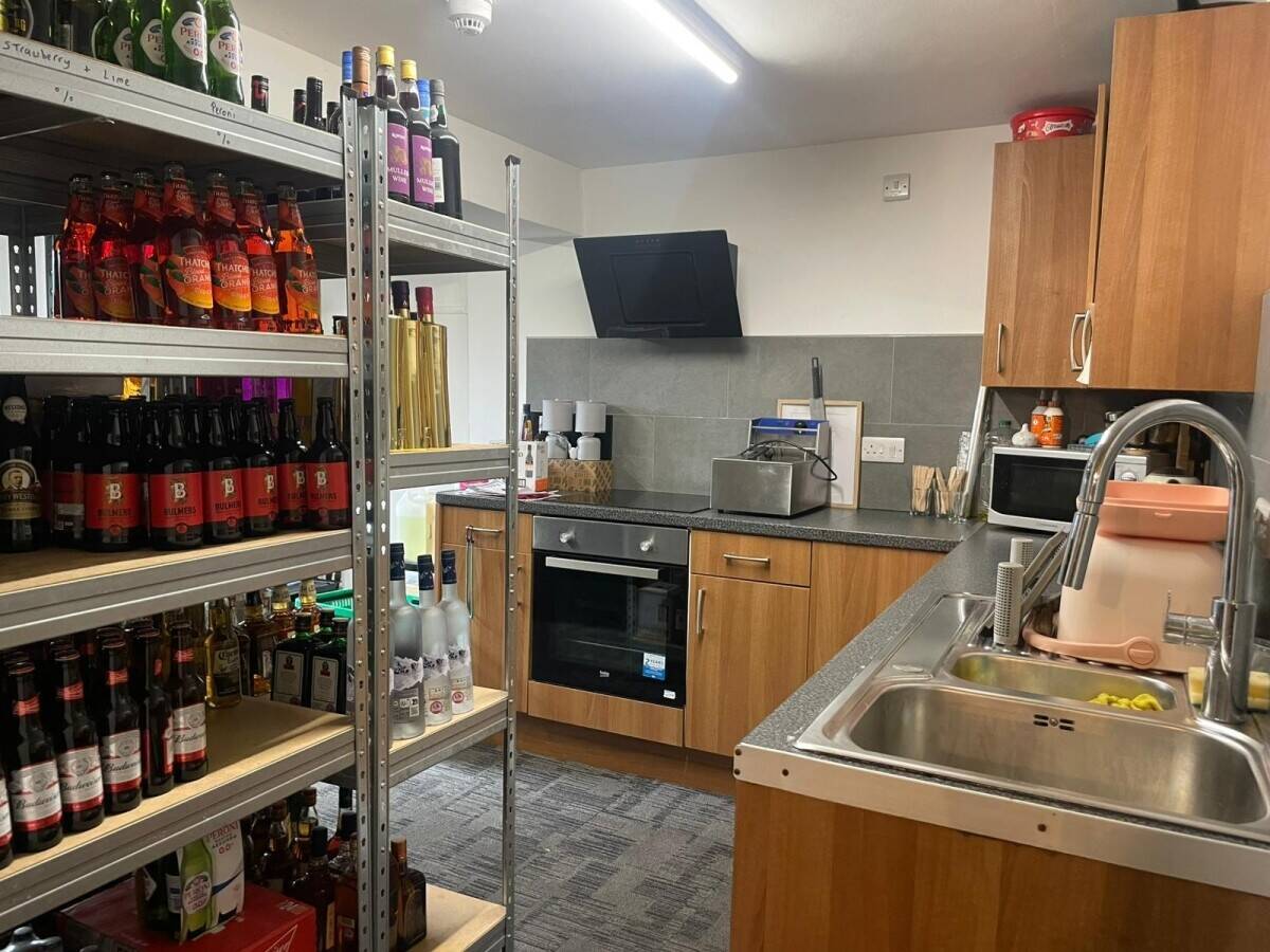 NOTTINGHAMSHIRE - FOUR BEDROOM, 100% WET-LED FREEHOUSE WITH CAR PARK Photo 7