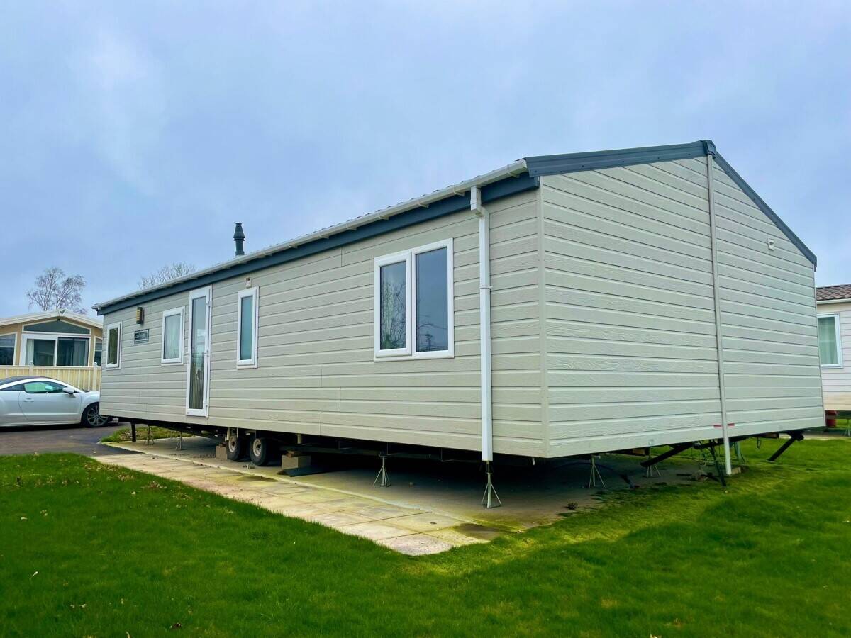 NOTTINGHAMSHIRE - TWO BEDROOM RESIDENTIAL LODGE WITH DEDICATED PARKING Photo 7