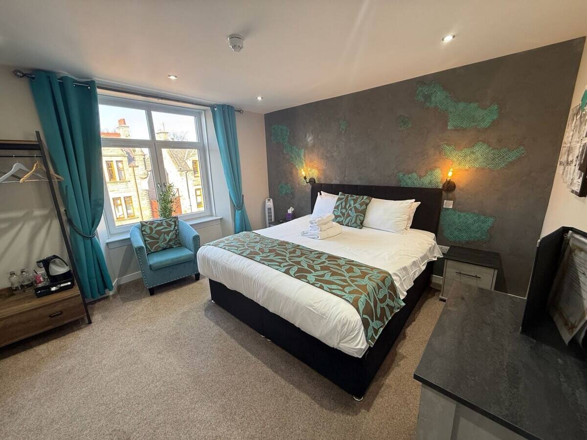 An Impressive Multi-Income Hotel Offered in Immaculate Condition (ref 1807)