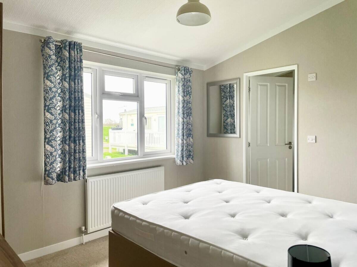 NOTTINGHAMSHIRE - THREE BEDROOM LODGE WITH PARKING FOR 3 CARS Photo 7