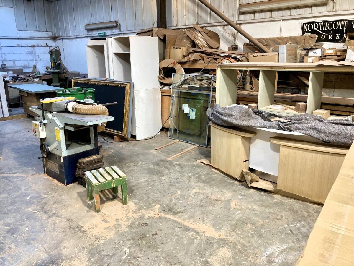 COMMERCIAL & DOMESTIC JOINERS