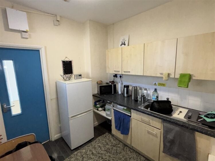 Retail For Sale in Leeds Photo 7