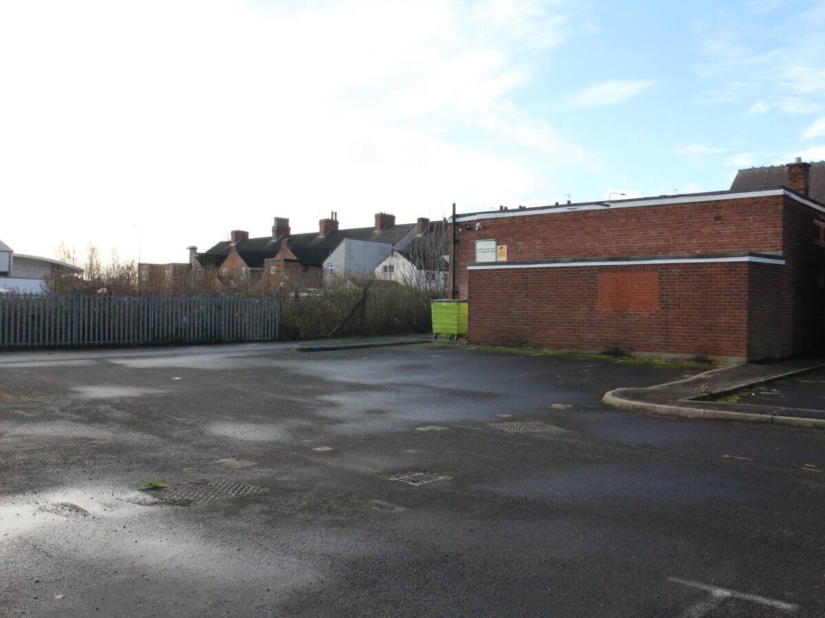 LINCOLNSHIRE - SOCIAL CLUB WITH LARGE FUNCTION ROOM AND CAR PARK
