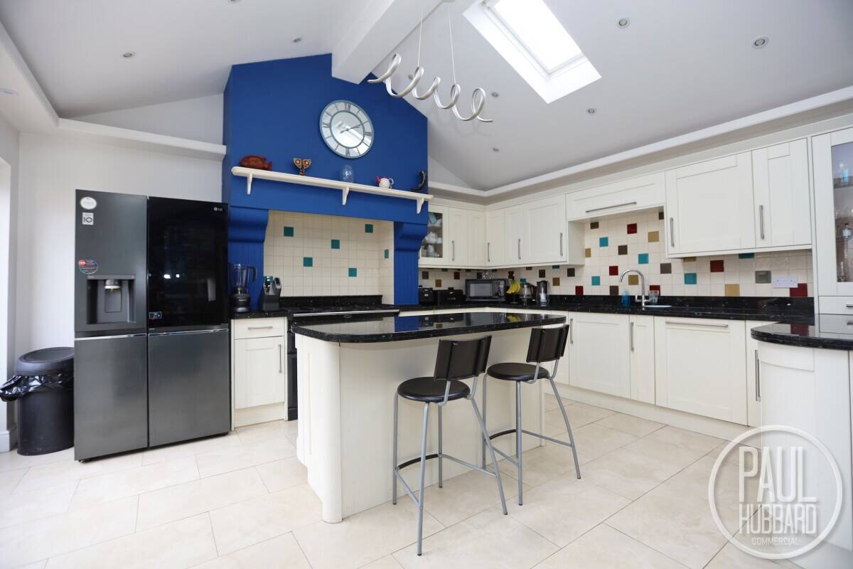 Popular, Coastal Fish & Chip Shop with Owner's Accommodation Photo 7