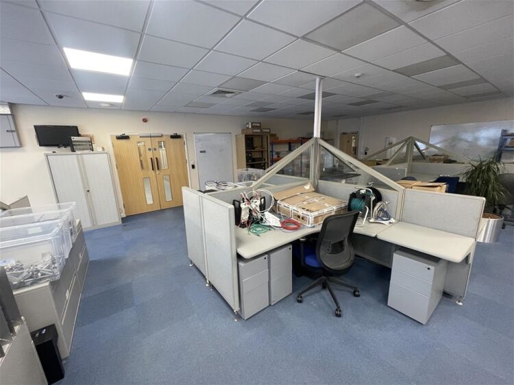 Modern Hybrid Office and storage Premises For Sale in Newton Abbot Photo 7
